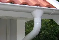 hängränna stuprör vit